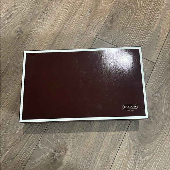 Coach Poppy Signature crossbody swing pack in black - Picture 8 of 8